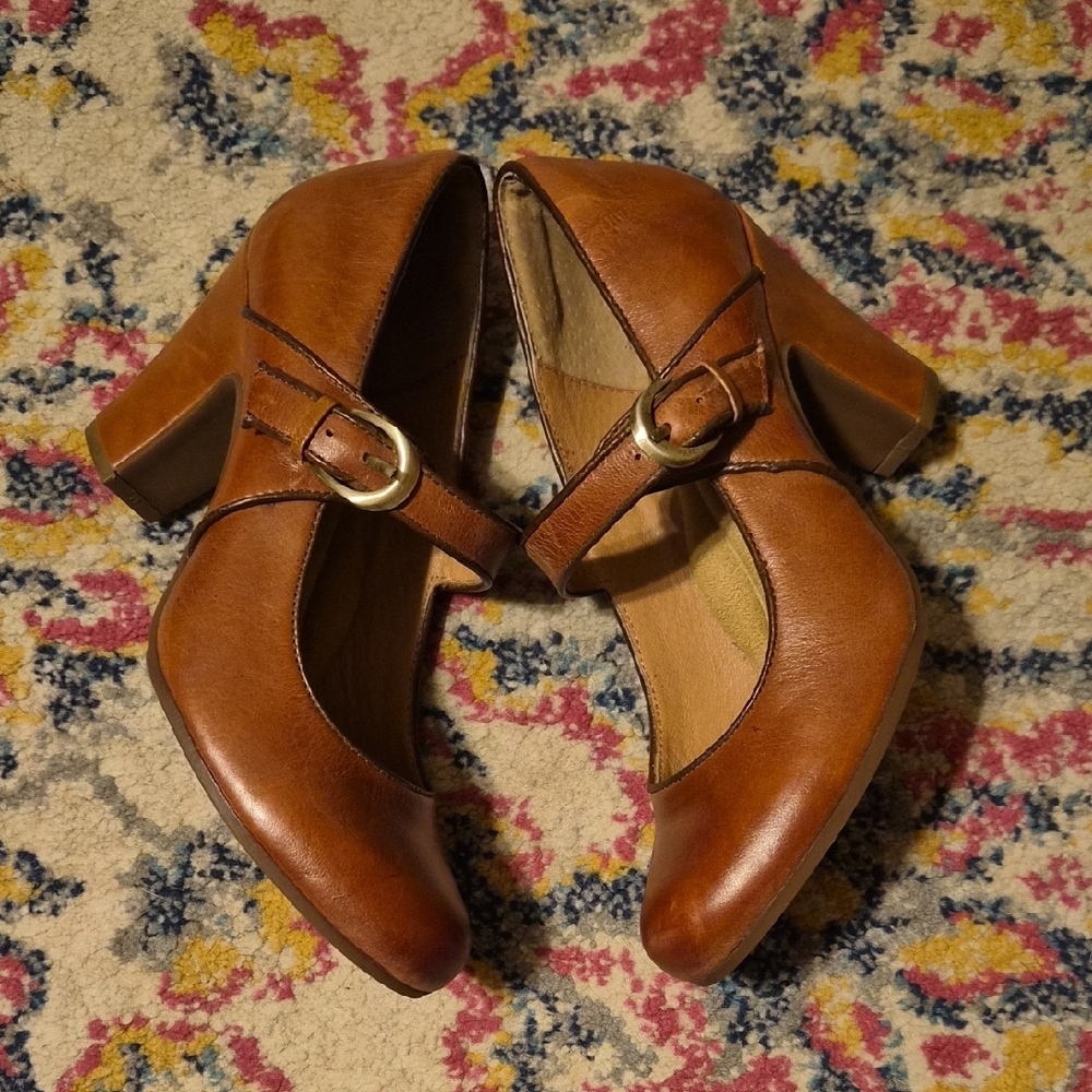 Sofft Brand Camel Mary Jane Heels - Picture 6 of 6